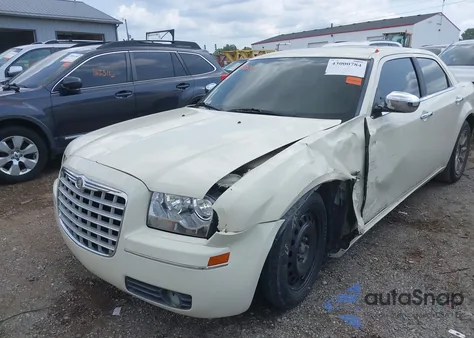 2010 Chrysler 300 Touring/Signature Series/Executive Series z USA, uszkodzony, nr VIN 2C3CA5CV6AH330449